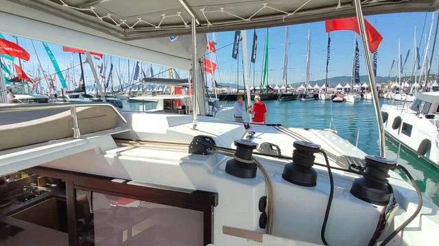 Первый взгляд на катамаран Fountaine Pajot Astrea 42 смотреть онлайн
