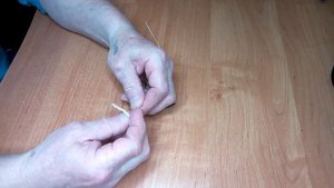 Связать две лески или два шнура узлом двойной гриннер.