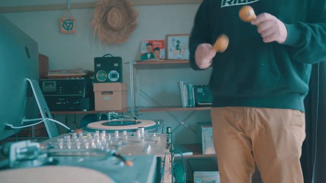 (Music Vlog) Playing Mini Maracas with Guaracha смотреть онлайн