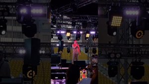 Кенжебек Нурдолдай поет якутскую песню. Якутск 2 июня 2023