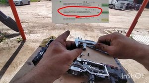 ZF-16 заклинило ручку КПП,не работает делитель,нет задней скорости.