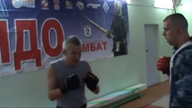 Отработка парирований против бьющей руки в самозащите. смотреть онлайн