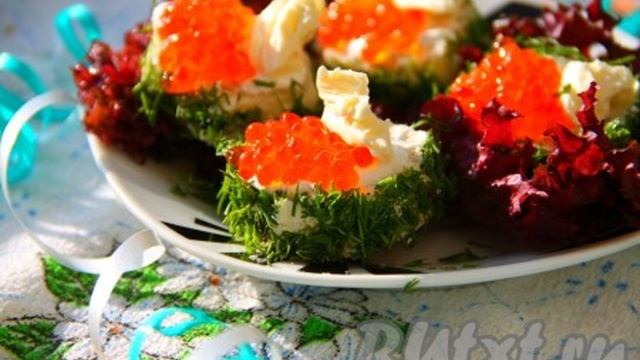 Как оформить бутерброды с красной икрой