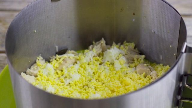 Салат без майонеза тоже может удивить! Слоеный салат с курицей без майонеза - вкусный с овощами!