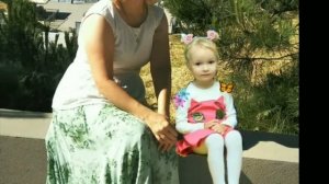 Анютка 4 года .Красивая музыкальная открытка.