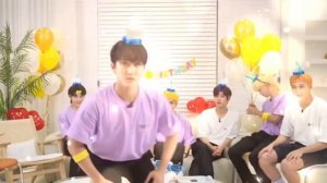stray kids празднуют 3 день рождение stay