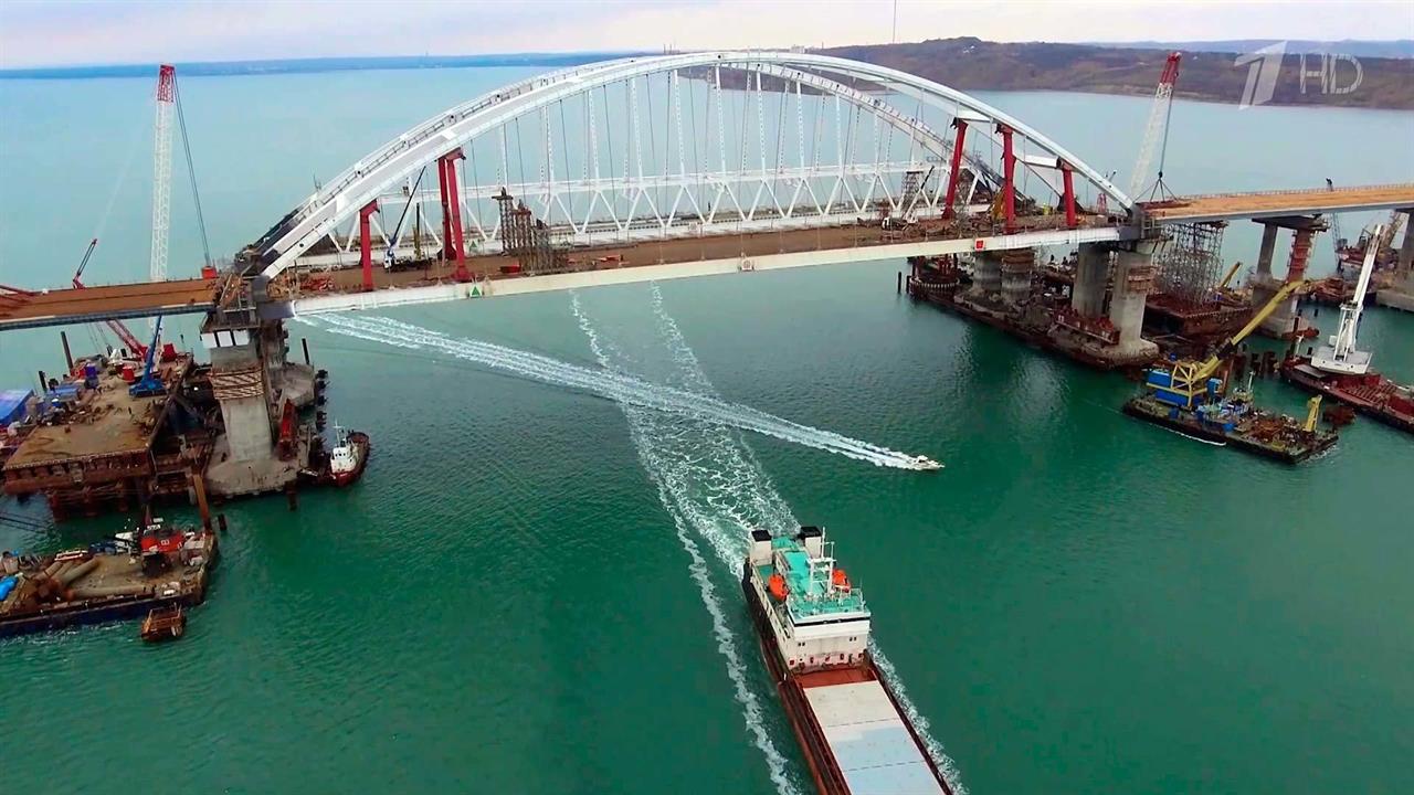 На Крымском мосту завершают сборку пролетов автодорожной части