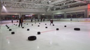 Упражнение мелкое ведение шайбы с удобной стороны. Школа детского и юношеского #хоккея Hockey Way.