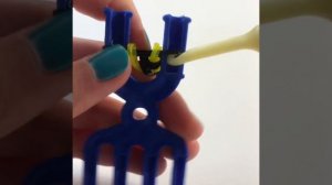 Плетение из резинок на рогатке пчёлка. Плетение из резинок. Пчела ?