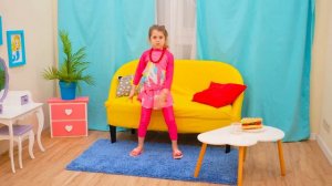 Eva explore Mom's ice cream truck