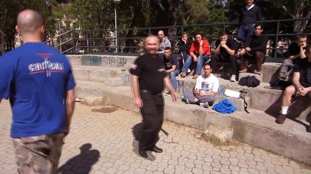 Дают - бери, а бьют - беги Dare-prendere, colpire-scappare смотреть онлайн