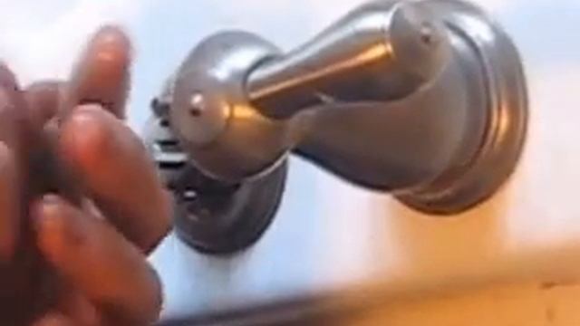 How To Replace A Delta Faucet Hand Held Shower Diverter смотреть онлайн