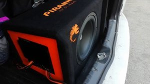 Активный сабвуфер DL Audio Piranha 12A в Лада Калина 1 Хетчбэк