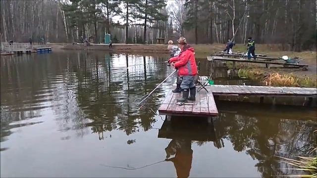 Работает паста. Но и на спиннинг форель ловится. Клёвое место, Лосиный остров. смотреть онлайн
