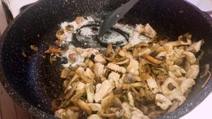Куриное филе с грибами в сметанном соусе. Рис самый вкусный