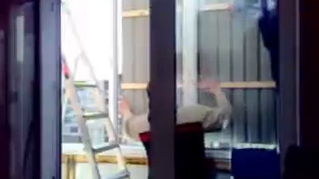 Крыша над балконом
