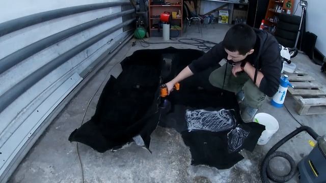 audi b3 coupe взбодрил ковер старушке ! Химчистка автомобильного ковролина ! смотреть онлайн