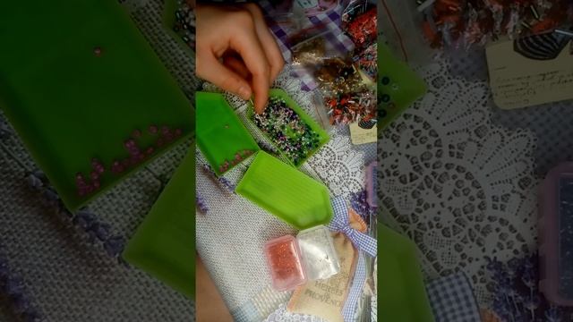 перебираю смешанный бисер