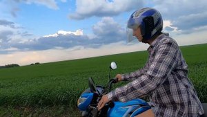 Катаемся на мопедах. Девчонка в 15 лет первый раз на новой Альфе