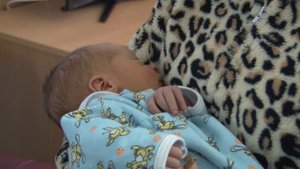 В Солигорском роддоме поздравили новорождённых и их мам