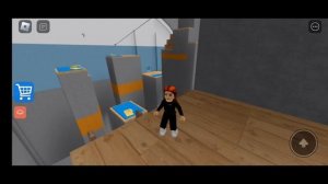 Играем в паркур в школе в Roblox.
