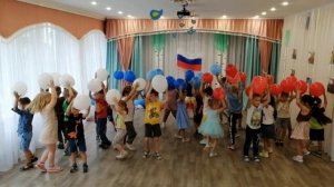 ФЛЕШМОБ БЕЛЫЙ, СИНИЙ, КРАСНЫЙ МБДОУ № 186 Красноярск