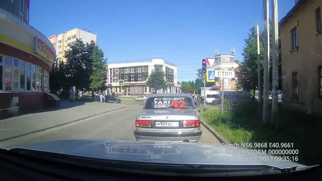 Торопится куда-то.. Редко тут так нарушают. A824CX37 смотреть онлайн