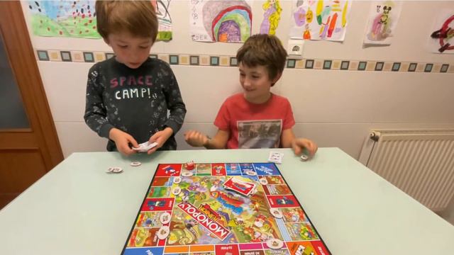 Juego con niños monopoly junior súperzings смотреть онлайн