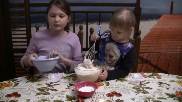 #детиготовят #рецепты Шок! Вася сама сделала вафли! смотреть онлайн