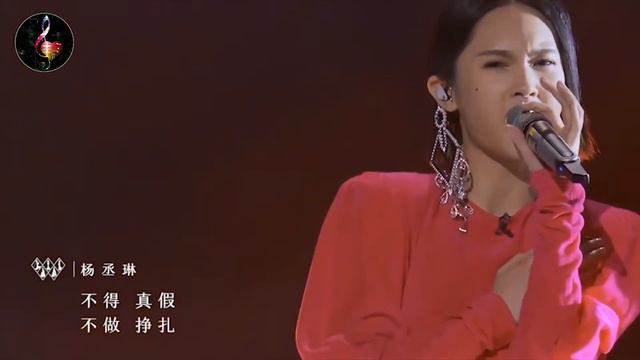 杨钰莹和张柏芝合唱歌曲一夜封神，一听就停不下了。Yang Yuying and Cecilia cheung choral song night sealed god, a listen