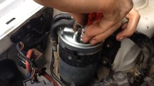 Замена топливного фильтра фольцваген гольф 3 1.9 тди. Part 1  the fuel filter  Golf 3 1.9 tdi.