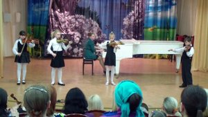 Ансамбль скрипачей младших классов ДМШ №10. Санта-Лючия. Рэгтайм Мороженое.