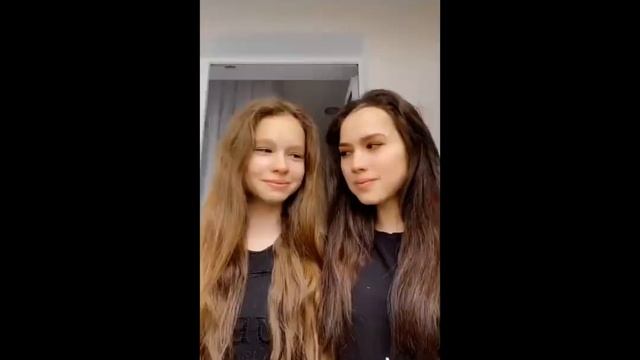 Алина Загитова с сестрой Сабиной