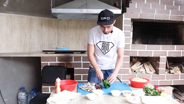БРО ГОТОВИТ ОСТРЫЙ ПУКТЯЙ | BRO COOKING SHARP FART