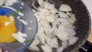 Теплый салат из куриных желудков