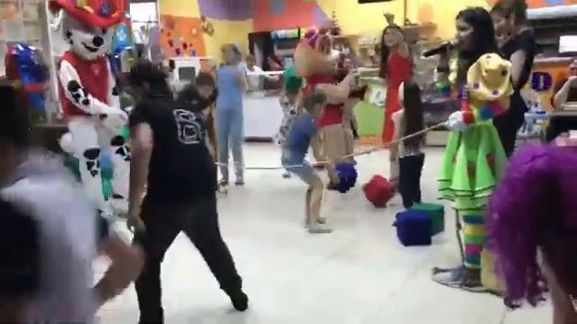 Kinder plus karaoke / Киндер плюс караоке. Детский развлекательный центр. смотреть онлайн