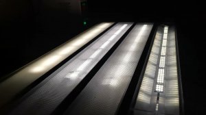 Сравнение внешнего вида защитных стёкол для светильников. Прозрачное, микропризма и матовое.