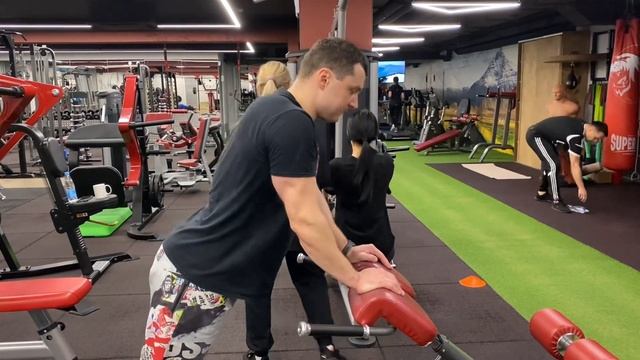 Отжимания узким хватом от возвышенности смотреть онлайн