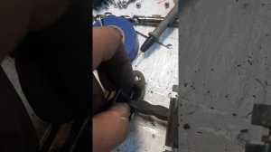 Ограничитель двери Шкода,ремонт.часть 1.