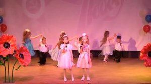 Песня"Не отнимайте солнце у детей".В исполнении Виктории Дьяковой и Алёны Москвиной.