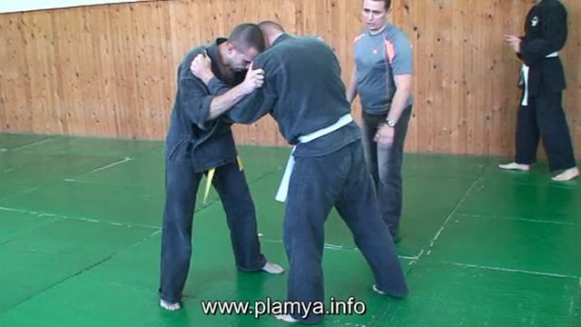 ПЛАМя - рукопашный бой - бросок с упором ноги в живот смотреть онлайн