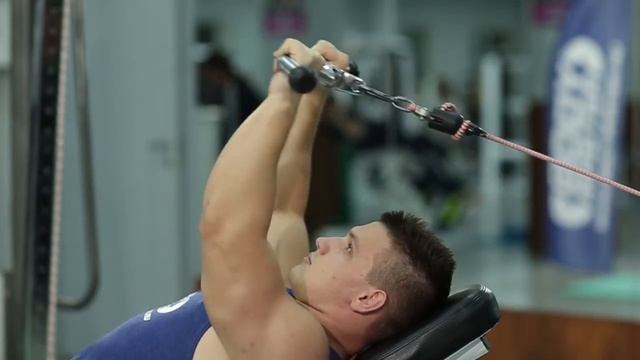 bodymaster : Трицепс в тросовом тренажере на наклонной скамье смотреть онлайн