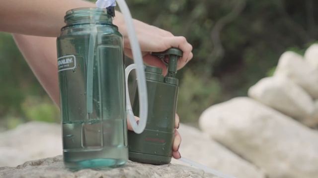 SURVIVOR FILTER PRO™ Portable Water Filter Pump смотреть онлайн