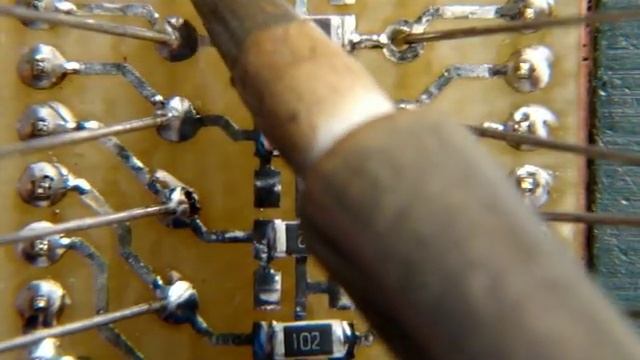 Макровидео. Пайка выводных компонентов смотреть онлайн