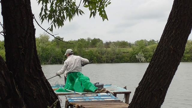 Рыбалка согласно правил любительского лова. Крупный карась. смотреть онлайн