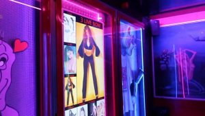 Amsterdam Peep Show In Red Light District | 2 Euros for 2 Minutes | Review 2023