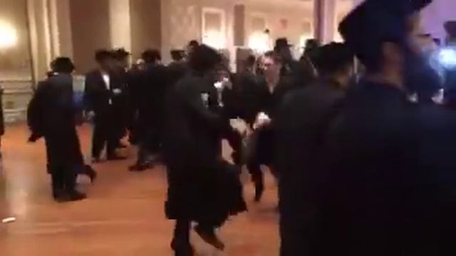 Евреи зажигают