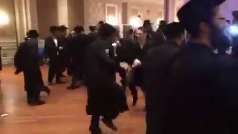 Евреи зажигают