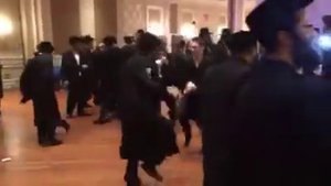 Евреи зажигают