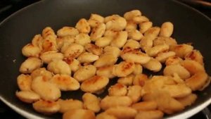 жареные бобы в масле